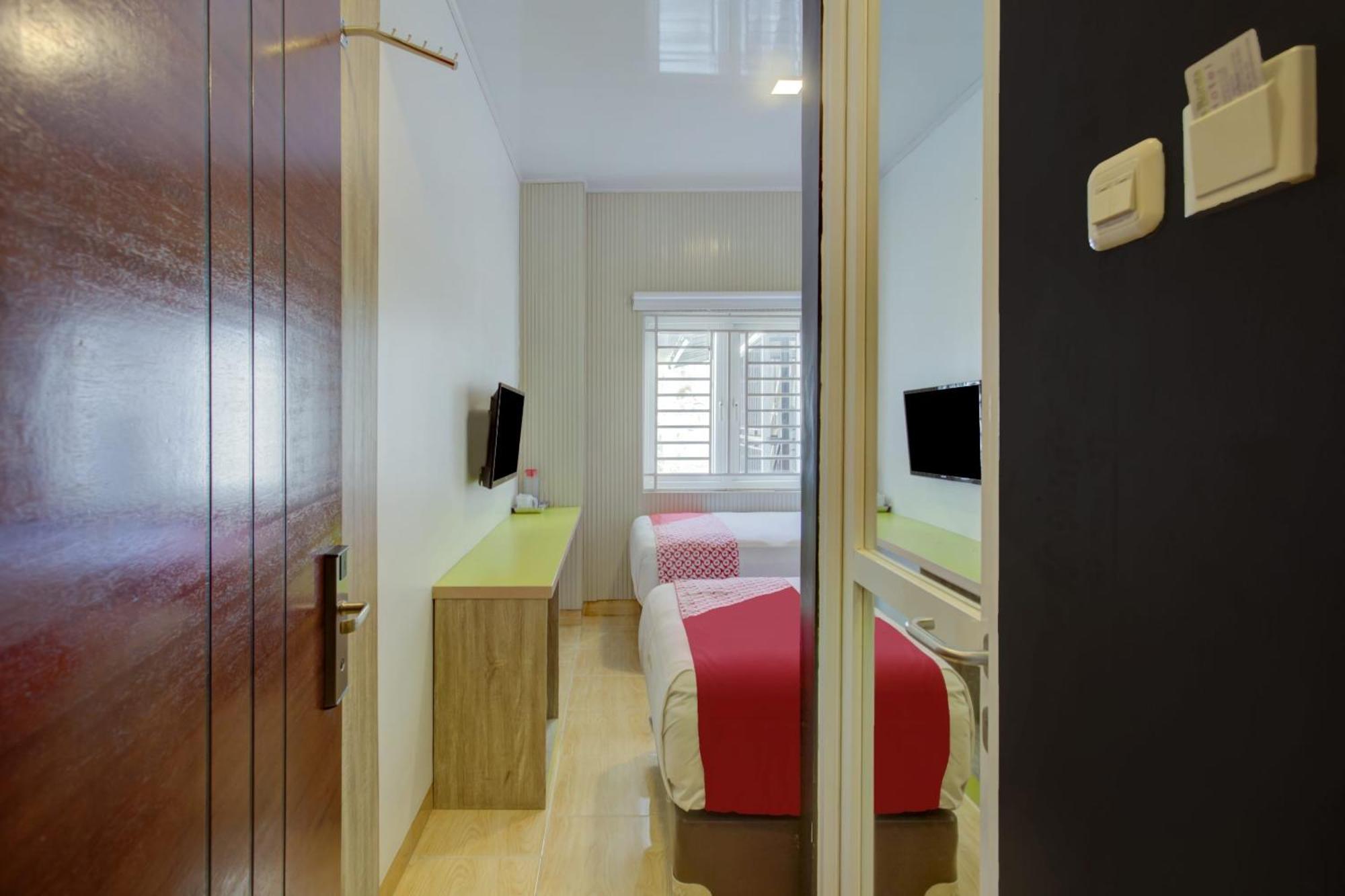 Hotel O Gambir Near Juanda Station Formerly Bunga Dahlia Джакарта Экстерьер фото