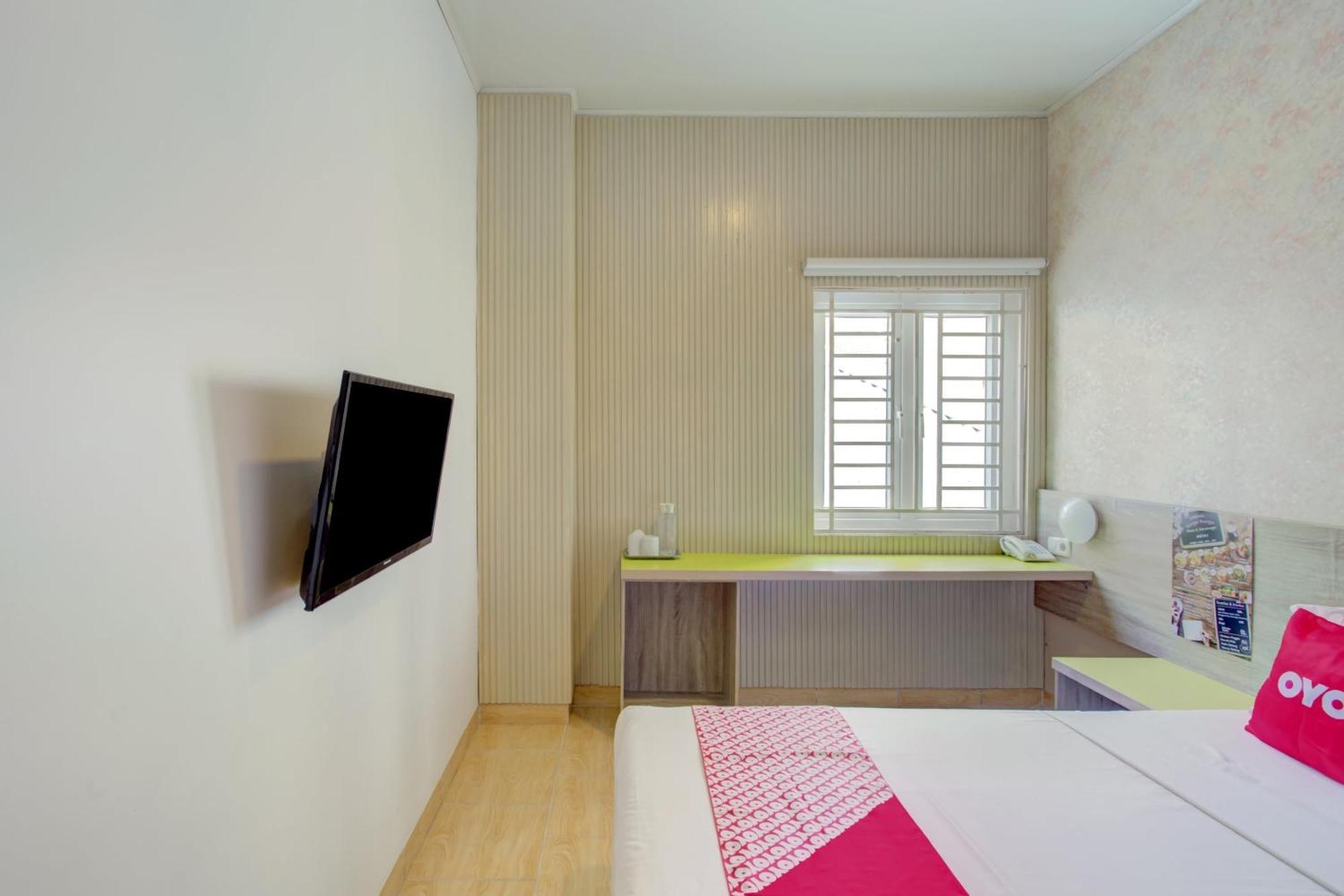 Hotel O Gambir Near Juanda Station Formerly Bunga Dahlia Джакарта Экстерьер фото
