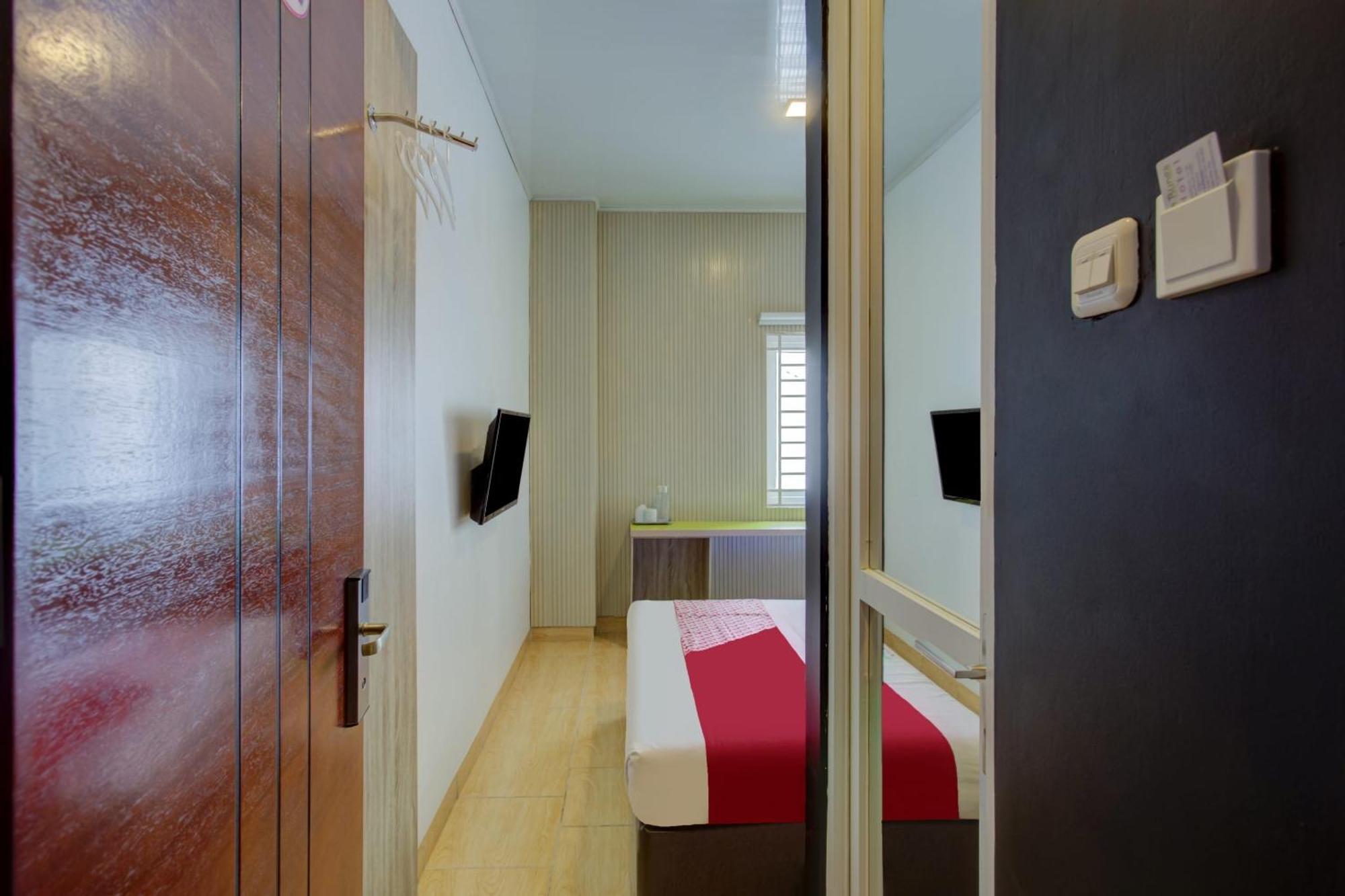 Hotel O Gambir Near Juanda Station Formerly Bunga Dahlia Джакарта Экстерьер фото