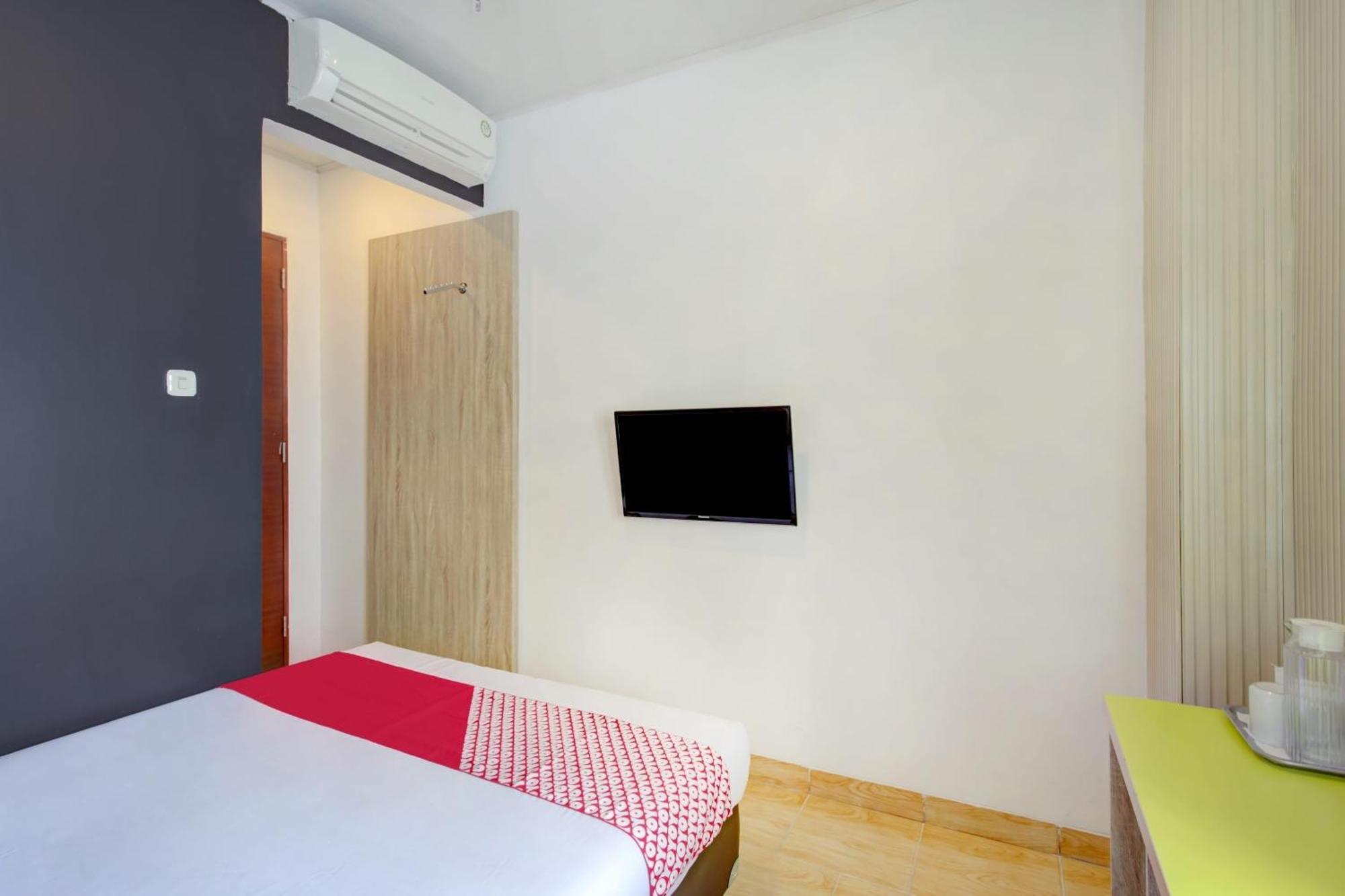 Hotel O Gambir Near Juanda Station Formerly Bunga Dahlia Джакарта Экстерьер фото