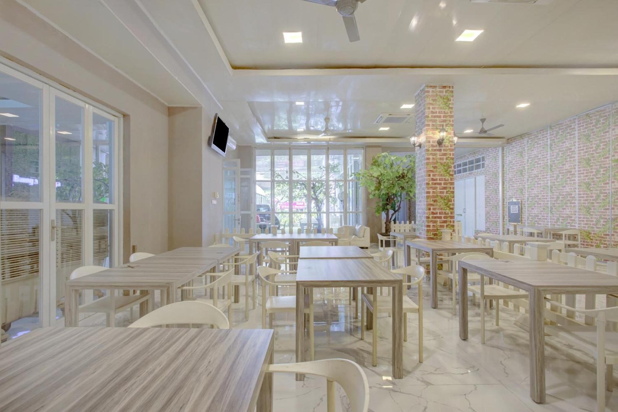 Hotel O Gambir Near Juanda Station Formerly Bunga Dahlia Джакарта Экстерьер фото